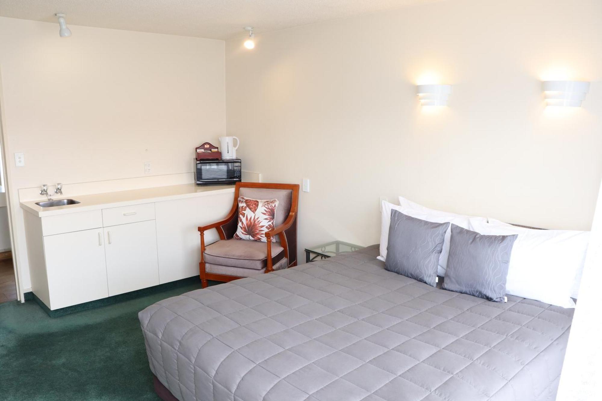 Bk's Fountain Court 3*