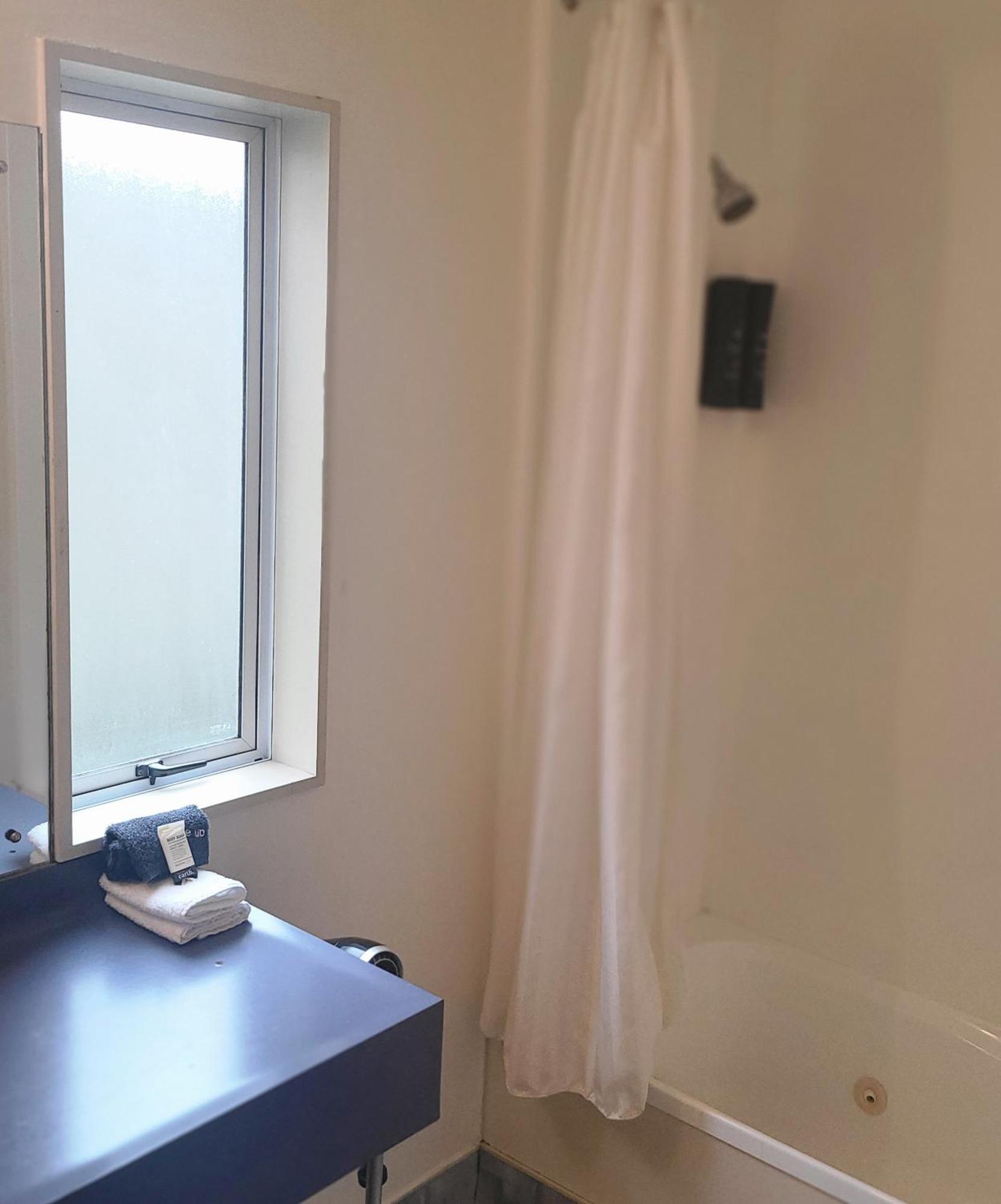 Bk's Fountain Court 3*