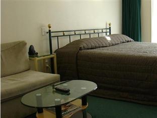 Bk's Fountain Court 3*